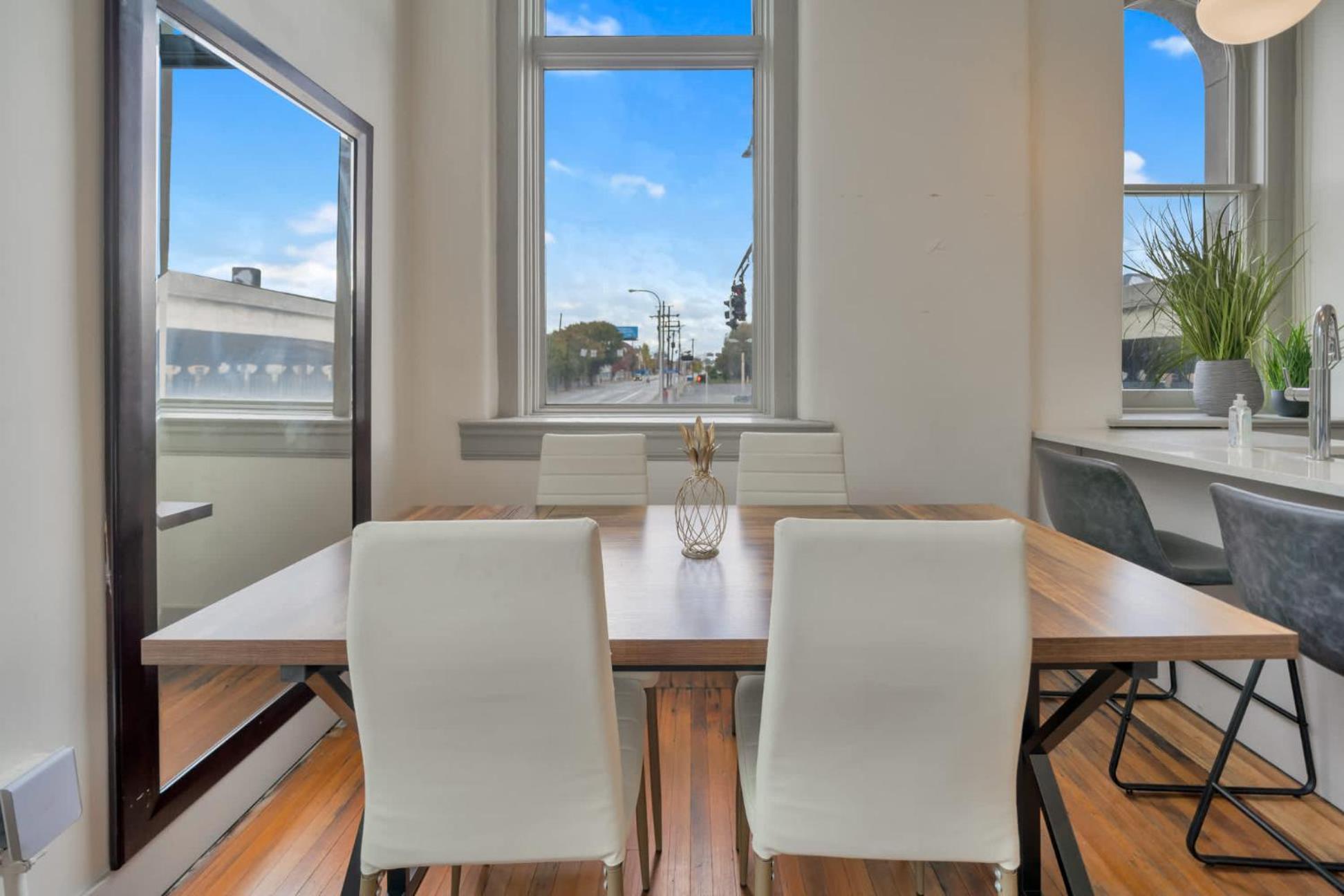 Cozy 2-br Loft In The Heart Of #210