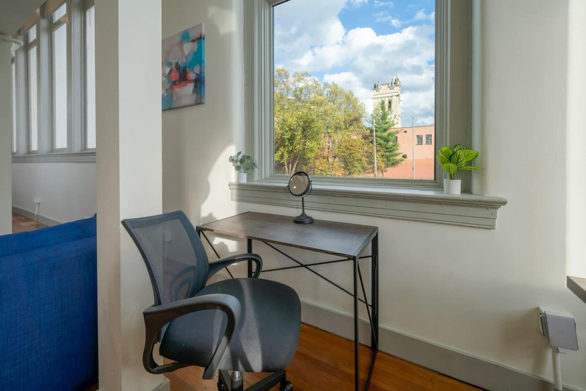 Cozy 2-br Loft In The Heart Of #210