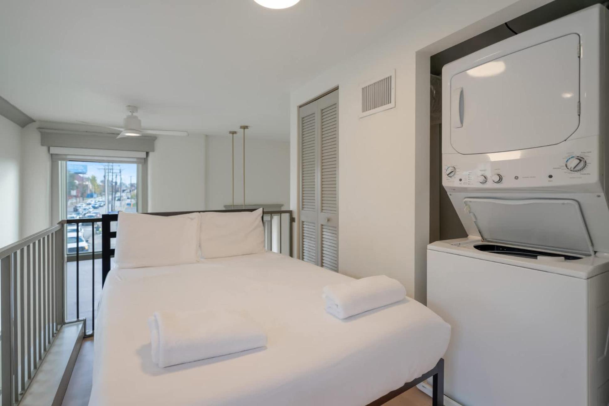 Cozy 2-br Loft In The Heart Of #210 Apartment *